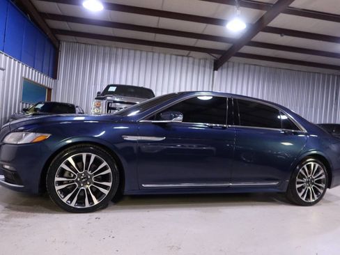 Used 2017 Lincoln Continental Select image 1
