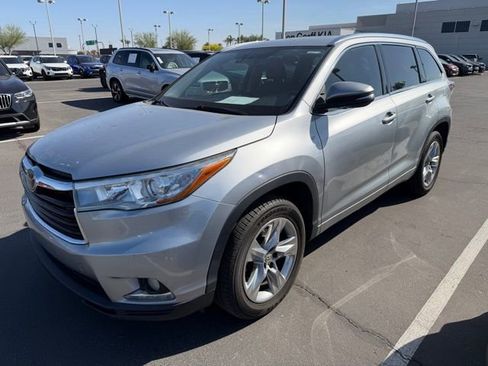 Used 2015 Toyota Highlander Limited w/ Driver Technology Package image 2