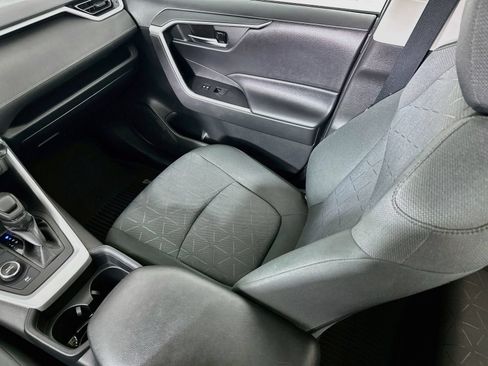 Certified 2020 Toyota RAV4 XLE w/ Convenience Package AWD/4WD image 24