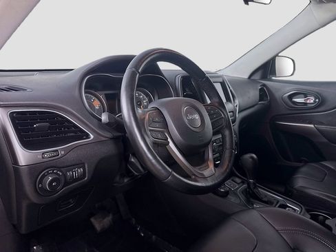 Used 2019 Jeep Cherokee Latitude Plus AWD/4WD image 10