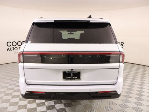 New 2026 Lincoln Navigator L Reserve AWD/4WD image 23