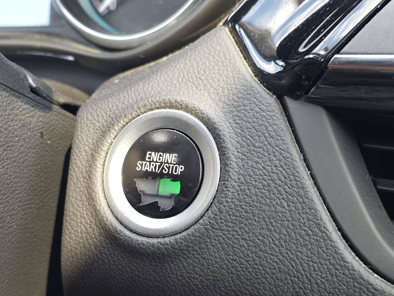 Used 2017 Buick Envision Essence w/ LPO, Hit The Road Package FWD image 34