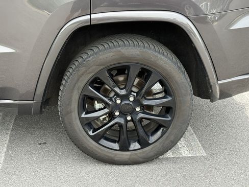 Used 2021 Jeep Grand Cherokee Laredo X AWD/4WD image 10