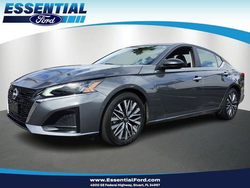 Used 2025 Nissan Altima 2.5 SV FWD image 1