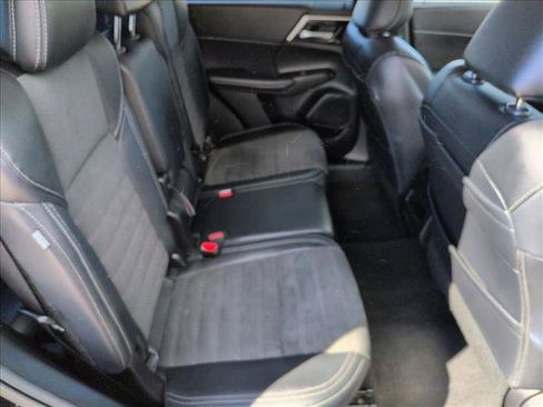 Used 2024 Mitsubishi Outlander SE image 21