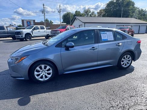 Used 2024 Toyota Corolla LE FWD image 2
