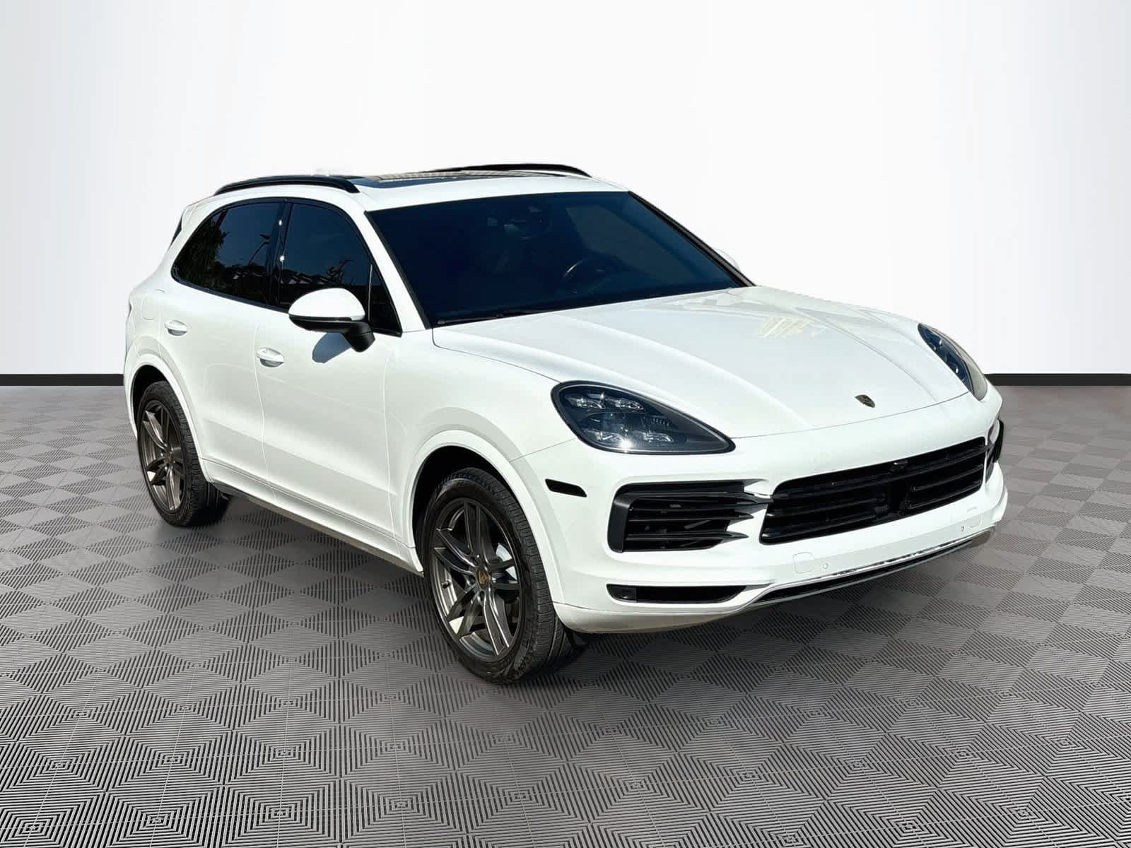 Used 2020 Porsche Cayenne AWD/4WD image 3