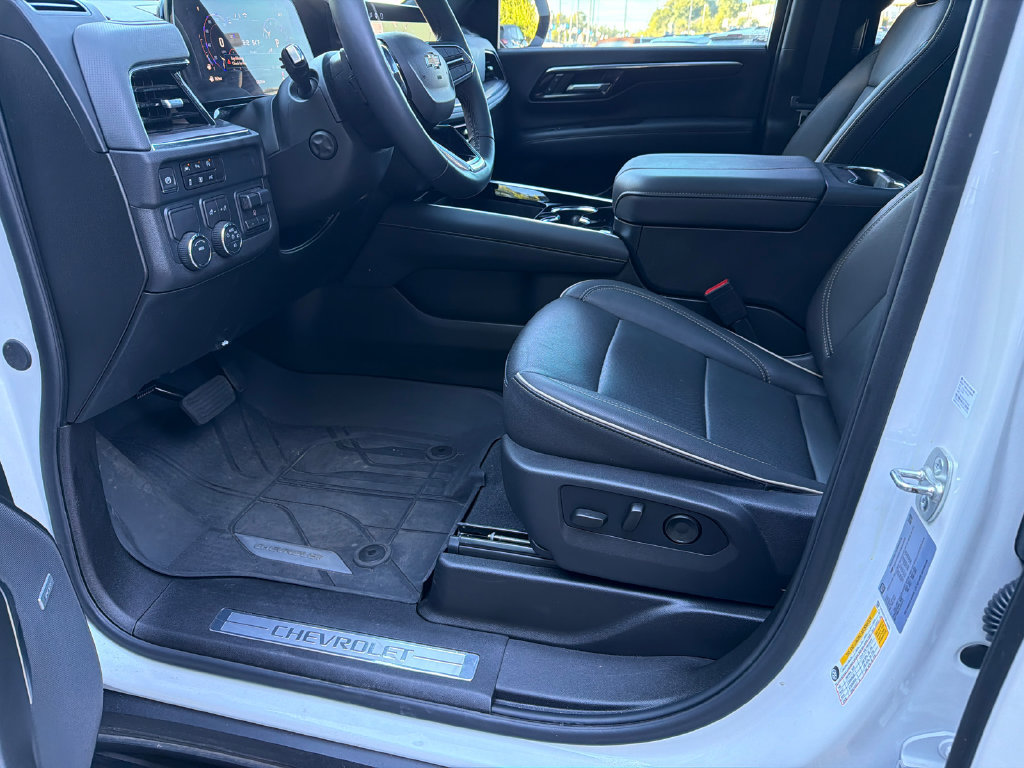Used 2025 Chevrolet Tahoe Premier w/ Sun And Tow Package RWD image 9