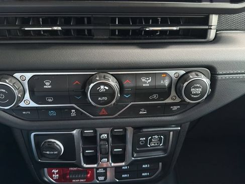 Used 2024 Jeep Wrangler Unlimited Rubicon 4xe AWD/4WD image 21