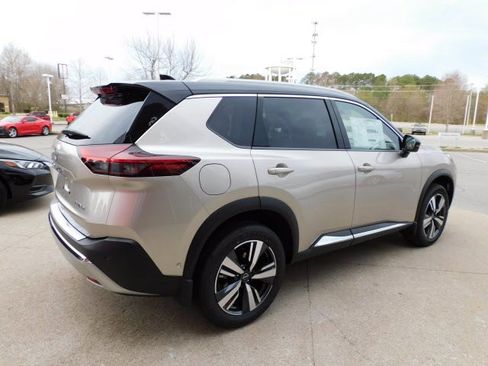 Certified 2022 Nissan Rogue Platinum w/ Head-Up Display Package image 3