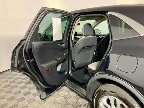 Used 2020 Ford Escape SE image 30