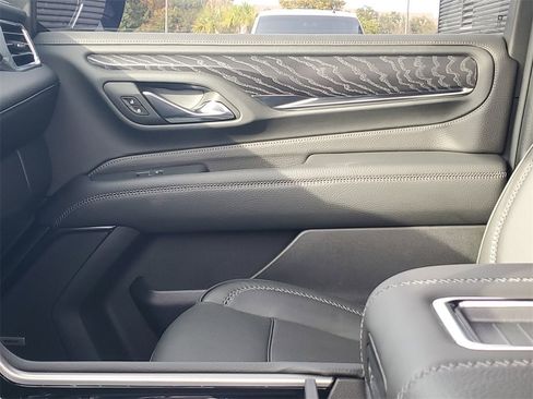 Used 2024 GMC Yukon Denali w/ Denali Reserve Package image 29