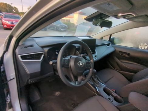 Used 2025 Toyota Corolla LE FWD image 7
