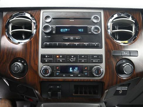 Used 2011 Ford F250 Lariat w/ Lariat Interior Pkg image 24