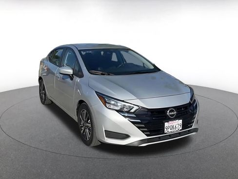 Used 2025 Nissan Versa SV image 3
