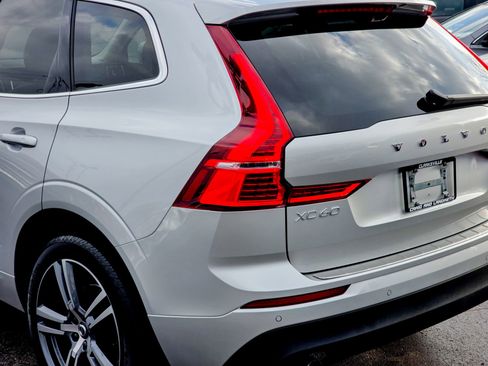 Used 2021 Volvo XC60 T5 Momentum w/ Premium Package image 18