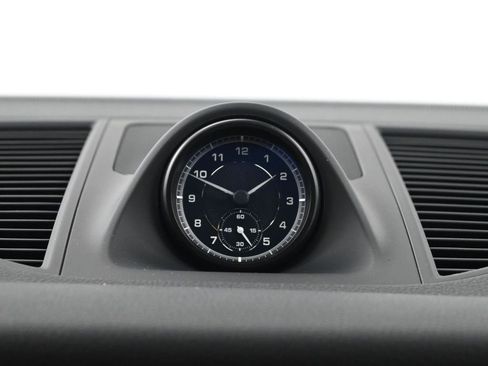 Used 2025 Porsche Macan image 12