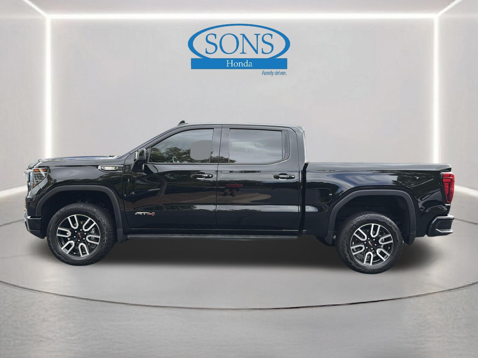 Used 2025 GMC Sierra 1500 AT4 w/ AT4 Premium Package AWD/4WD image 22
