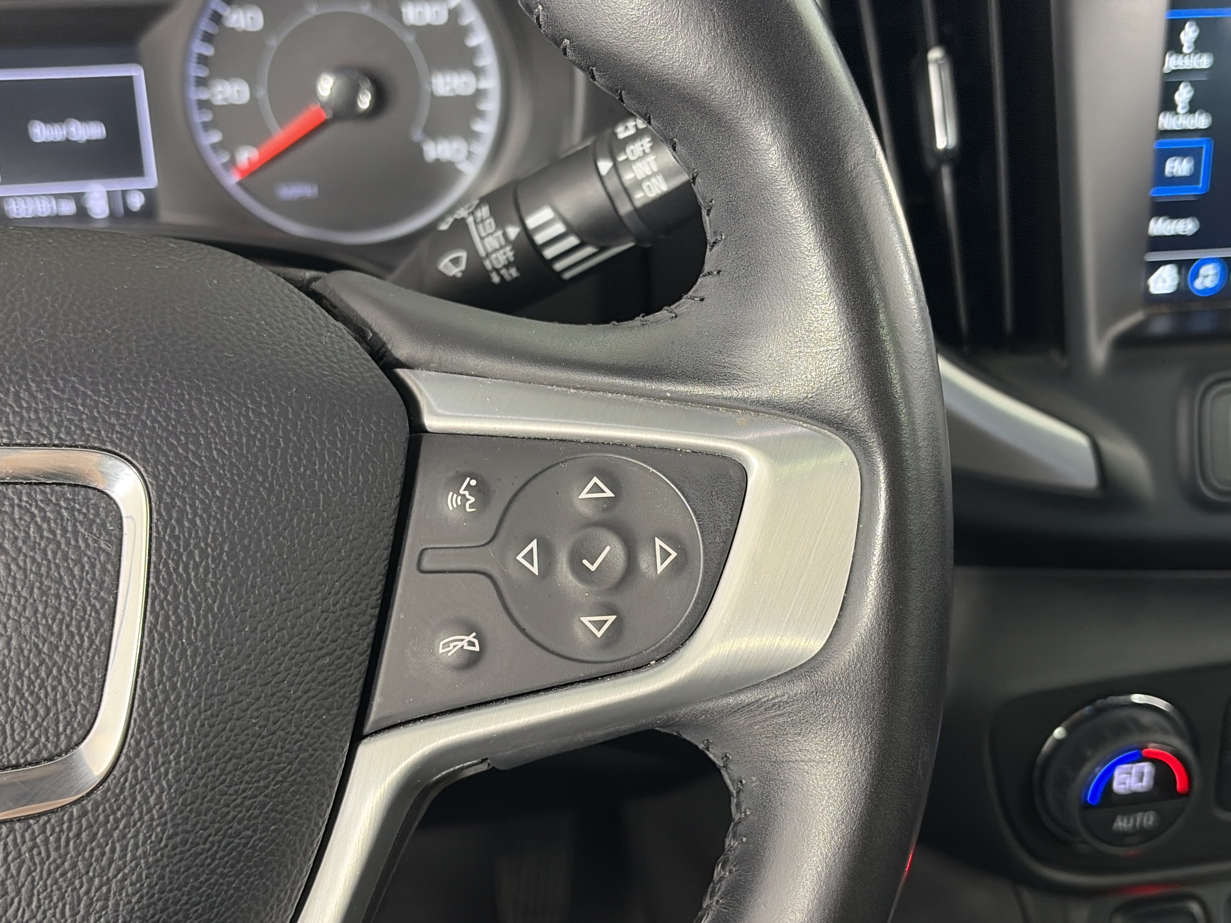 Used 2018 GMC Terrain SLE w/ Driver Convenience Package FWD image 32