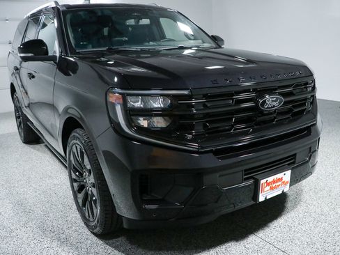 Used 2025 Ford Expedition Platinum w/ Stealth Appearance Package AWD/4WD image 5
