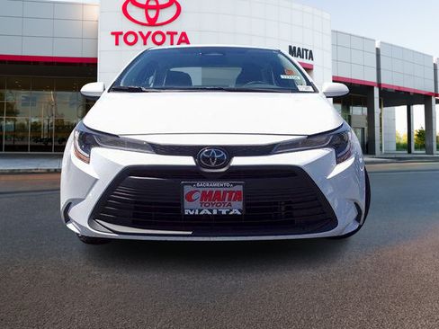 Used 2025 Toyota Corolla LE FWD image 3