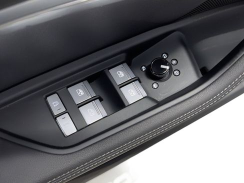 Used 2022 Audi e-tron Premium Plus w/ Premium Plus Package image 12