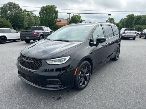 Used 2026 Chrysler Pacifica Select w/ S Appearance Package FWD image 3