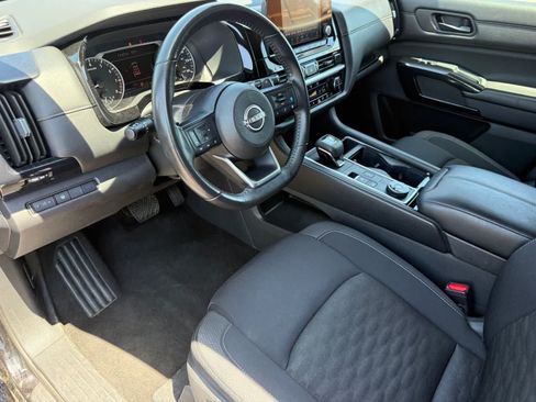 Used 2024 Nissan Pathfinder SV AWD/4WD image 15