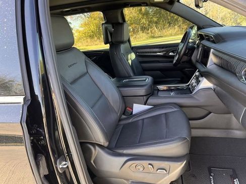 Used 2023 GMC Yukon Denali w/ Denali Reserve Package image 25