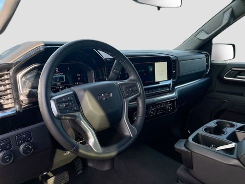 Used 2024 Chevrolet Silverado 1500 LT AWD/4WD image 9