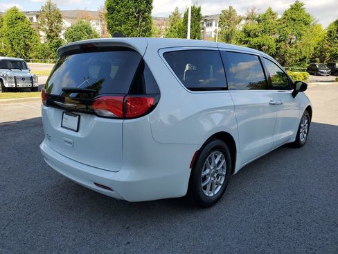 Used 2023 Chrysler Voyager LX FWD image 4