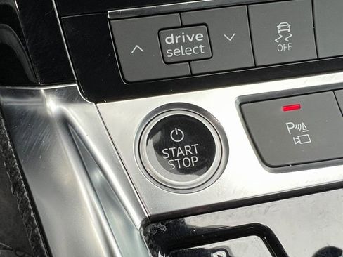 Used 2021 Audi e-tron Premium w/ Convenience Plus Package image 32