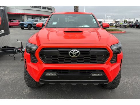 Used 2024 Toyota Tacoma TRD Sport w/ TRD Sport Upgrade Package AWD/4WD image 3