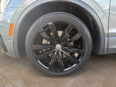 Used 2020 Volkswagen Tiguan SE R-Line FWD image 25