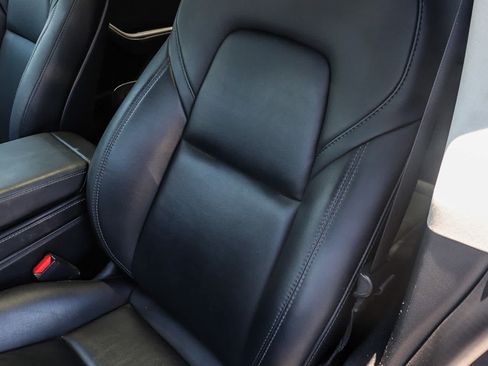 Used 2022 Tesla Model Y Long Range AWD/4WD image 23