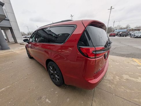 New 2026 Chrysler Pacifica Select w/ S Appearance Package image 7