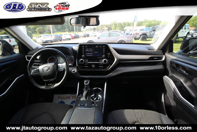 Used 2021 Toyota Highlander LE FWD image 16