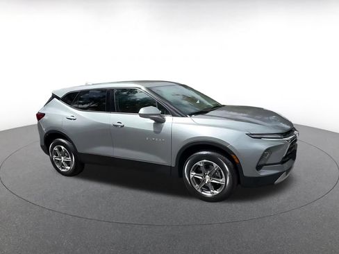 Used 2026 Chevrolet Blazer LT FWD image 2
