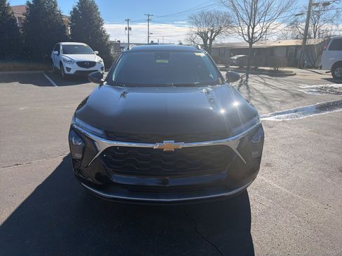 Used 2024 Chevrolet Trax LT w/ Driver Confidence Package image 8