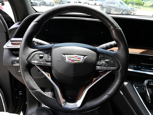 Used 2021 Cadillac Escalade ESV Premium Luxury AWD/4WD image 24