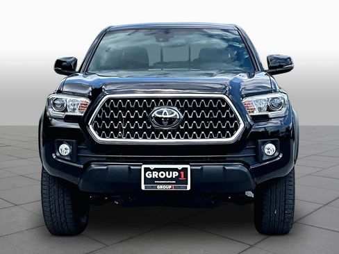 Used 2018 Toyota Tacoma TRD Off-Road w/ Technology Package AWD/4WD image 4