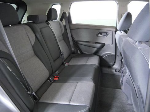 Used 2022 Nissan Rogue SV AWD/4WD image 16