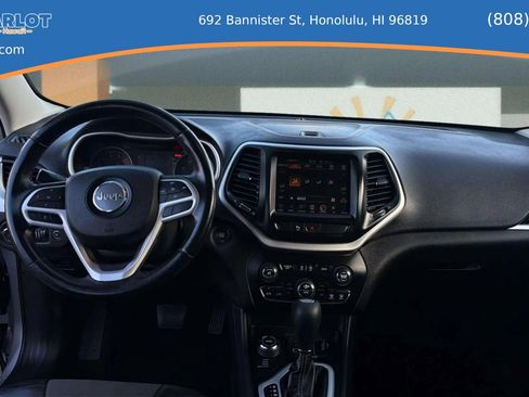 Used 2018 Jeep Cherokee Latitude Plus w/ Comfort/Convenience Group AWD/4WD image 15