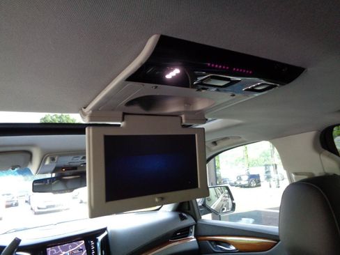 Used 2015 Cadillac Escalade ESV Luxury AWD/4WD image 17