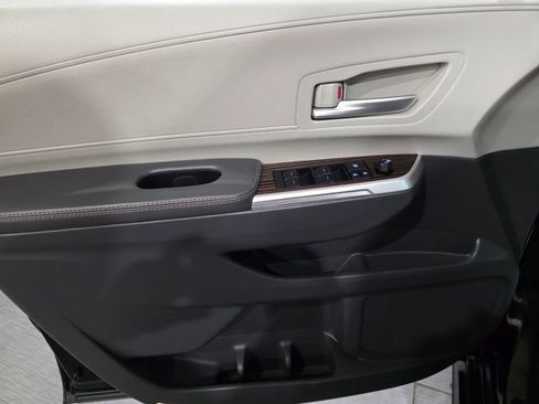 Used 2023 Toyota Sienna XLE image 10
