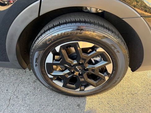 Used 2025 Kia Sorento S image 13