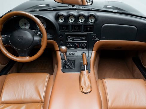 Used 2002 Dodge Viper RT/10 RWD image 2