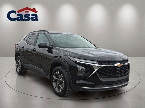 Used 2025 Chevrolet Trax LT w/ Driver Confidence Package FWD image 1