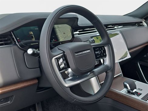 New 2026 Land Rover Range Rover Long Wheelbase SE image 18