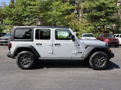 Used 2024 Jeep Wrangler Sport S image 15